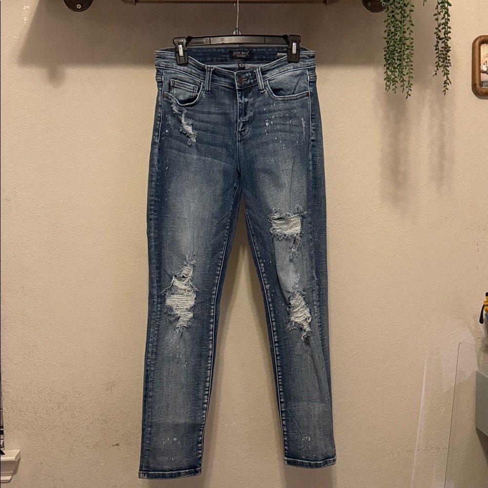 Judy Blue Distressed Boyfriend jeans